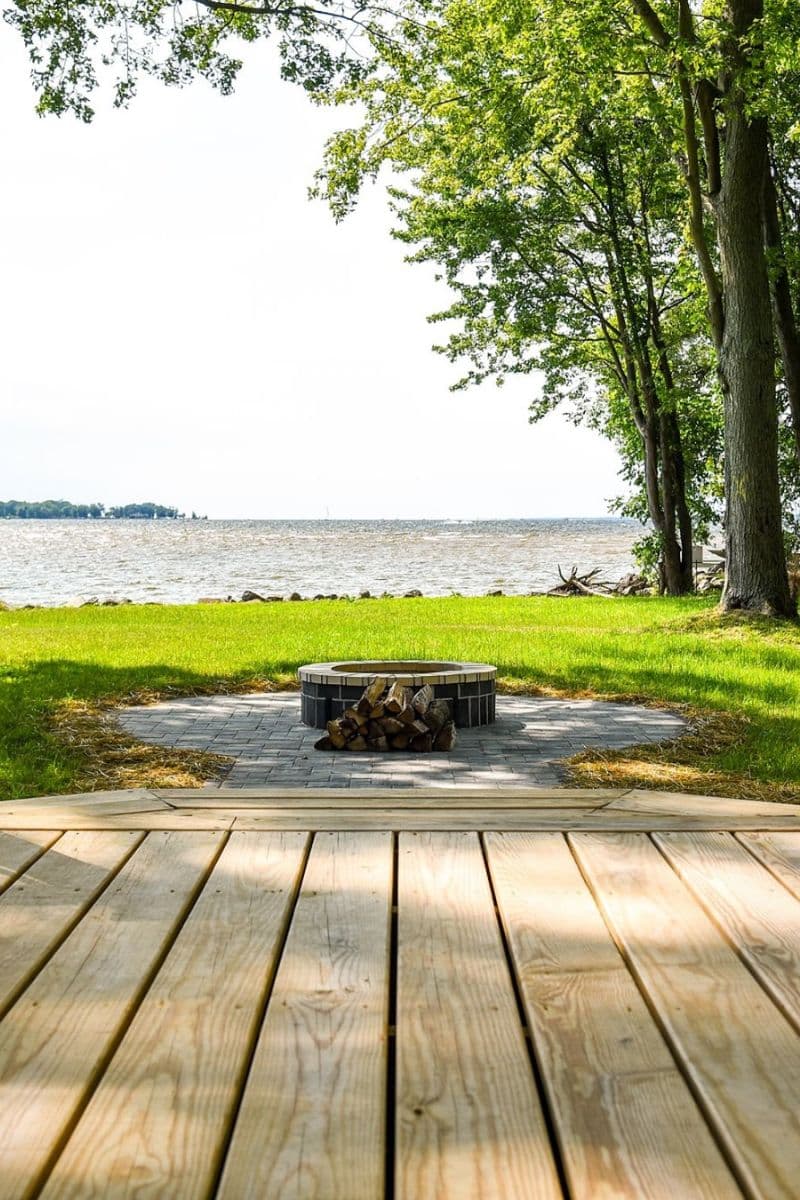 Deck and fire pit at Oneida Lake